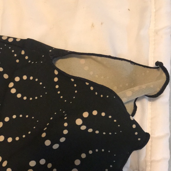 Liz Claiborne butterfly sleeve top - Picture 3 of 10